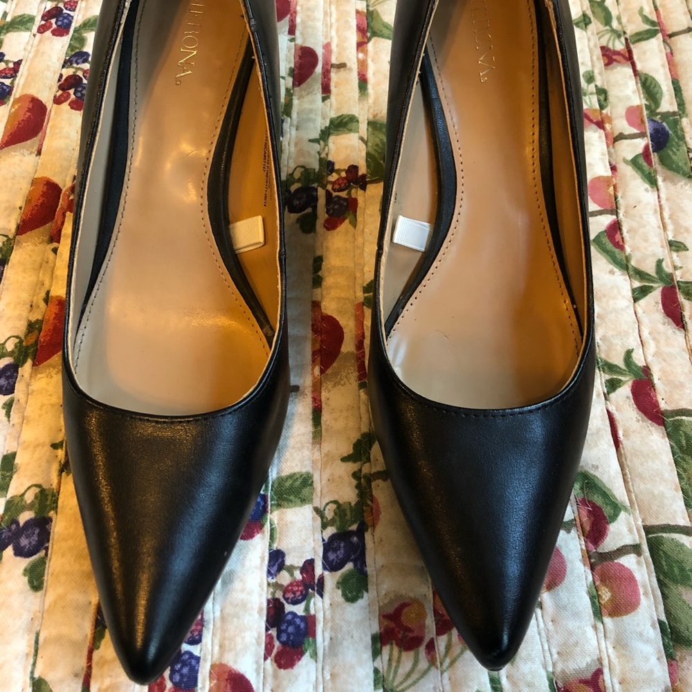 Black heels size 8.5